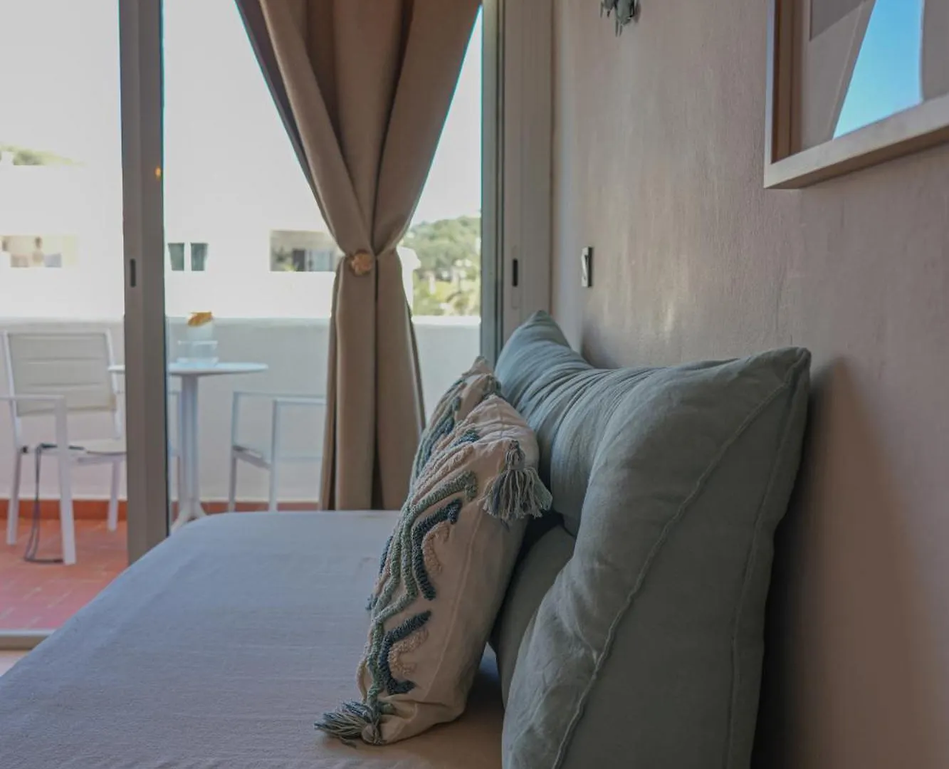 Apartamentos Ses Veles Cala Llonga  Spain