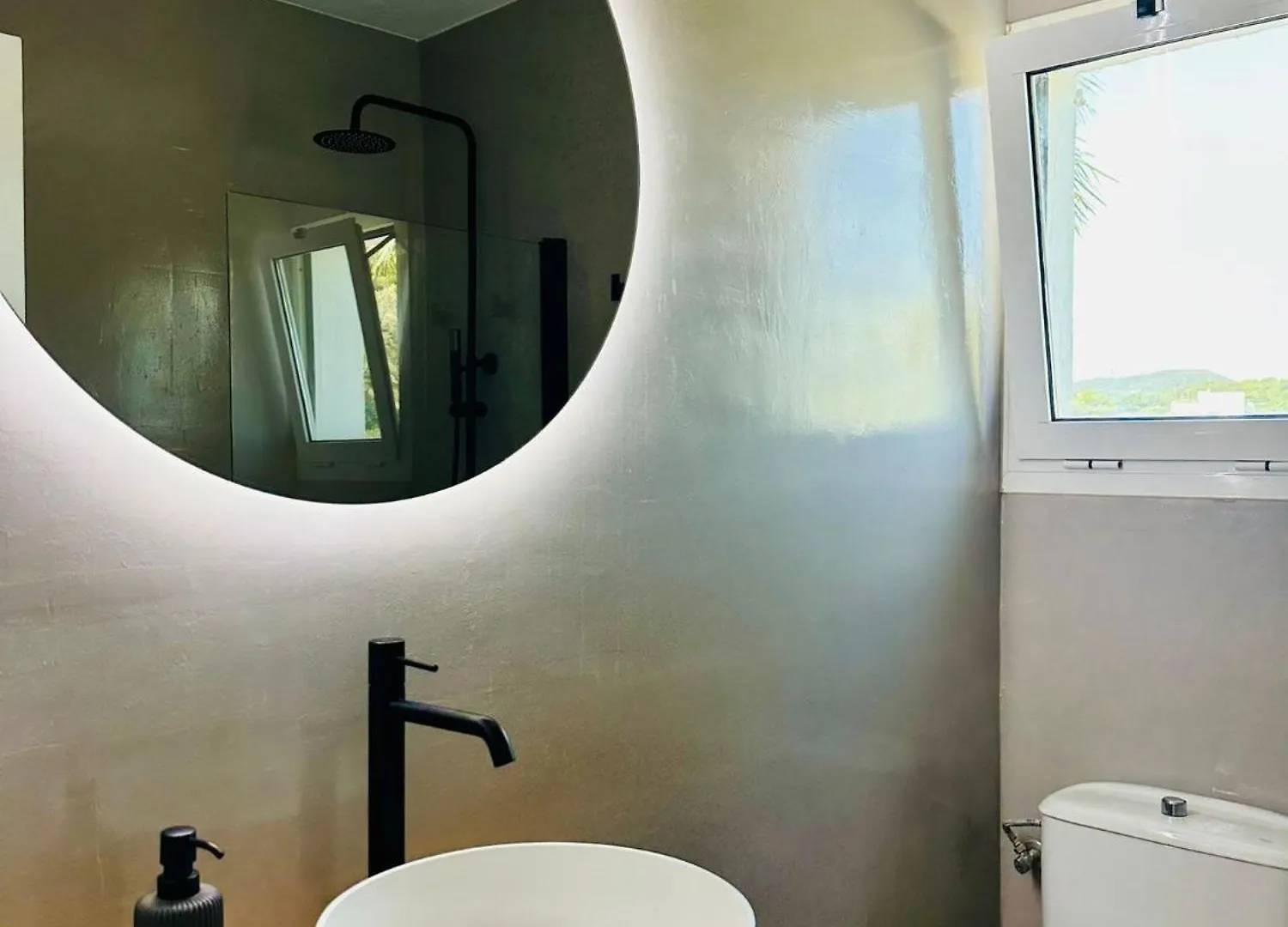 Apartamentos Ses Veles Cala Llonga  Spagna